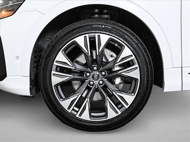 Certified 2025 Audi Q8 Premium Plus w/ Premium Plus Package AWD/4WD image 25