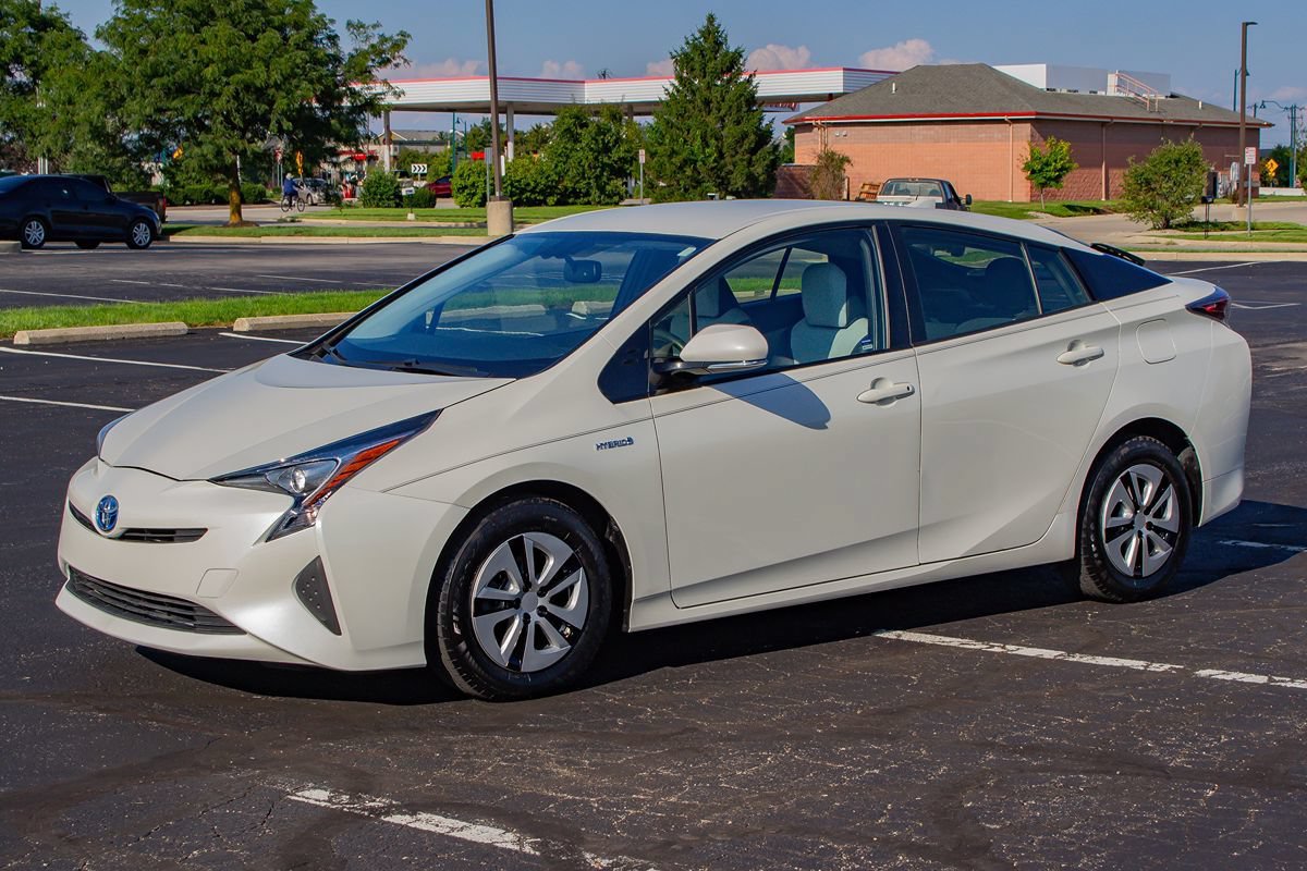 Used 2016 Toyota Prius Four FWD image 4