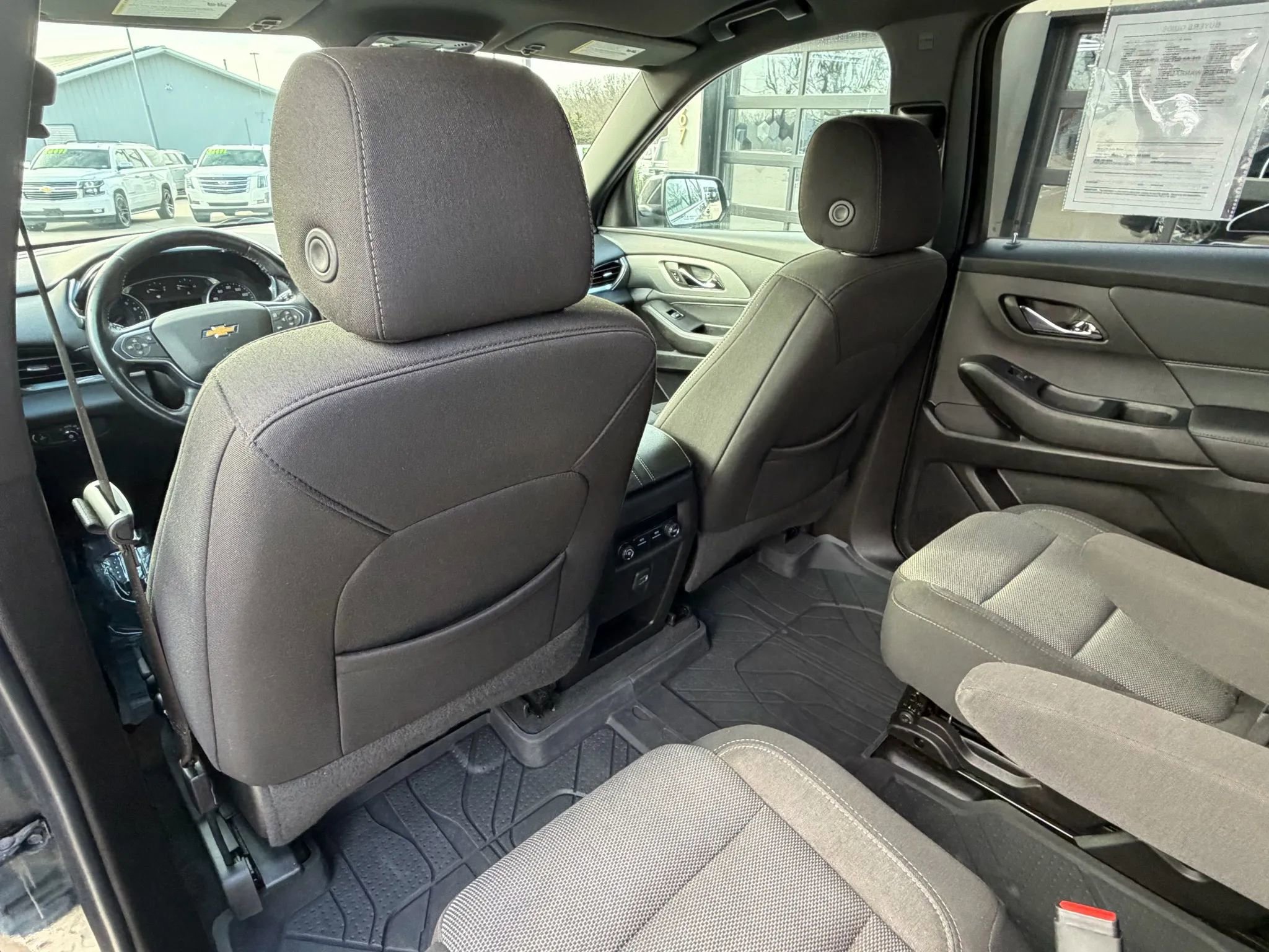 Used 2022 Chevrolet Traverse LT image 36