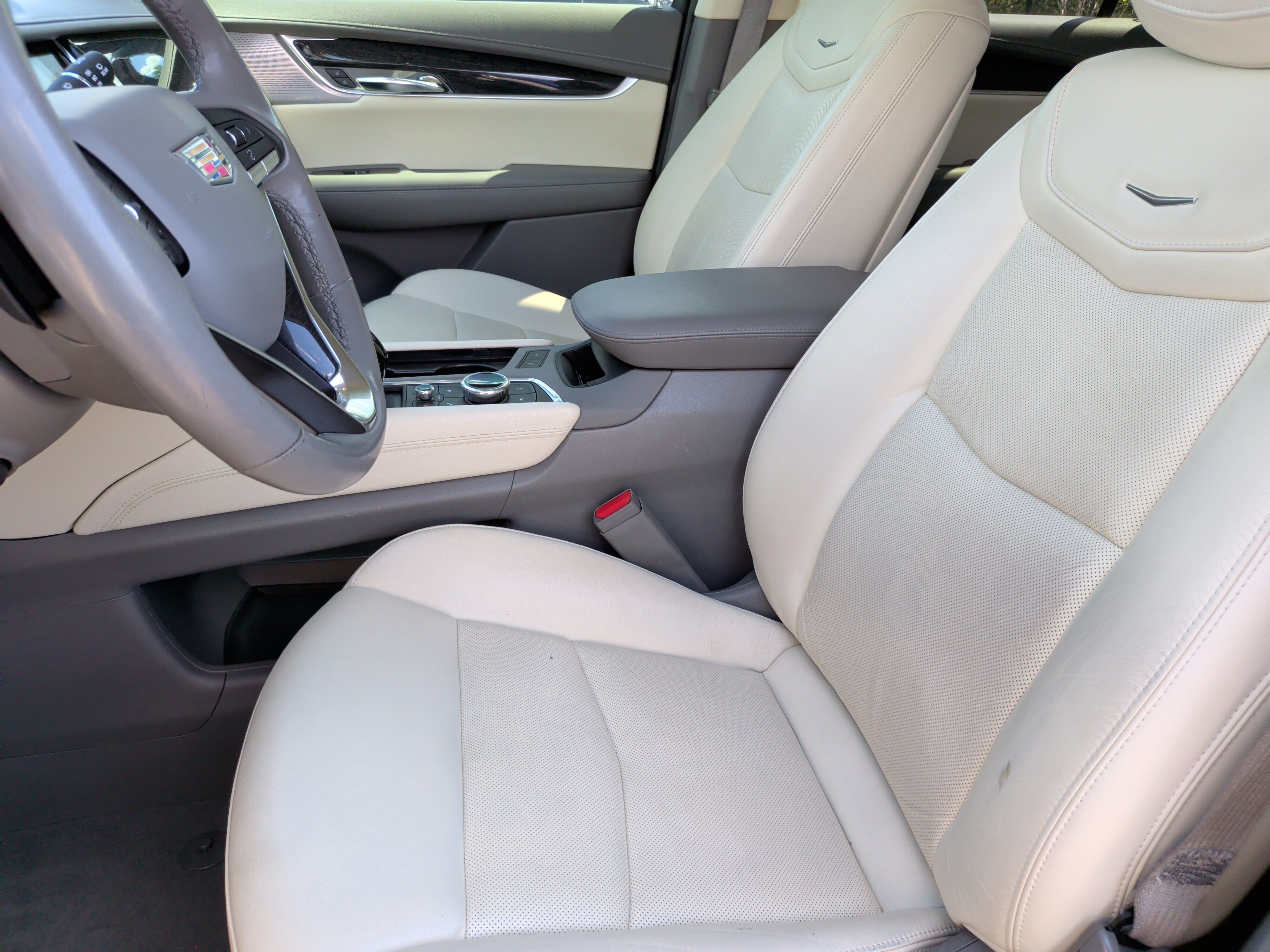 Used 2020 Cadillac XT6 Premium Luxury FWD image 28