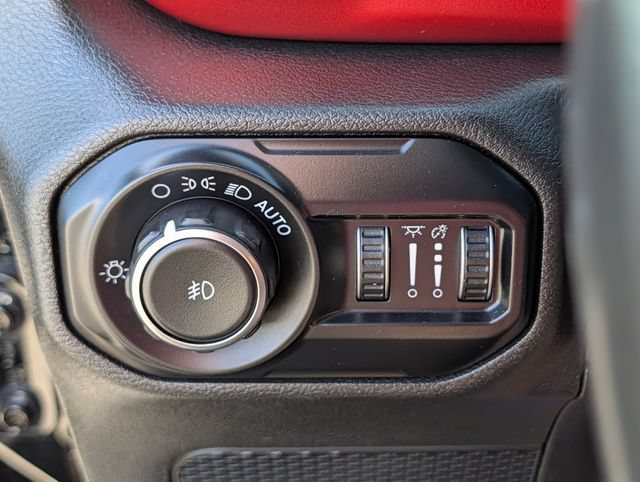 Used 2018 Jeep Wrangler Unlimited Rubicon w/ LED Lighting Group AWD/4WD image 22