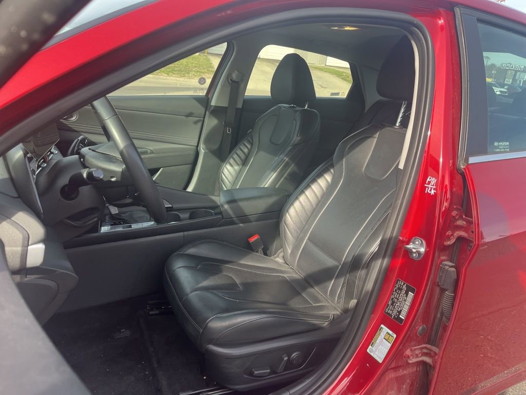 Used 2025 Hyundai Elantra Limited image 20