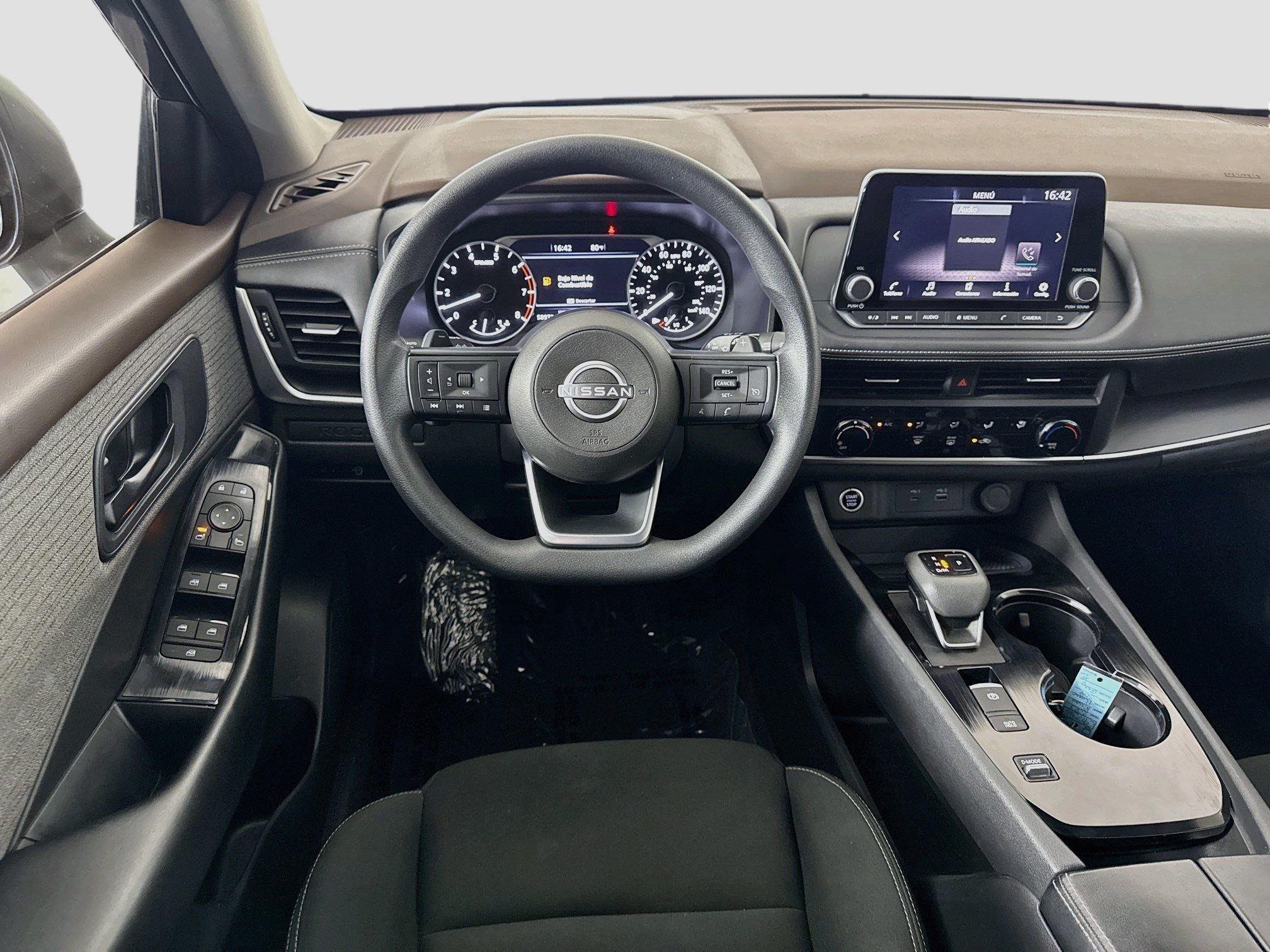 Used 2023 Nissan Rogue S FWD image 17