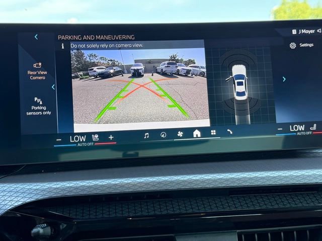 Used 2025 BMW 330i Sedan w/ Convenience Package image 28