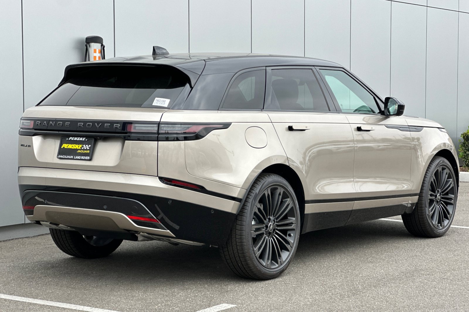 New 2026 Land Rover Range Rover Velar Dynamic SE image 5