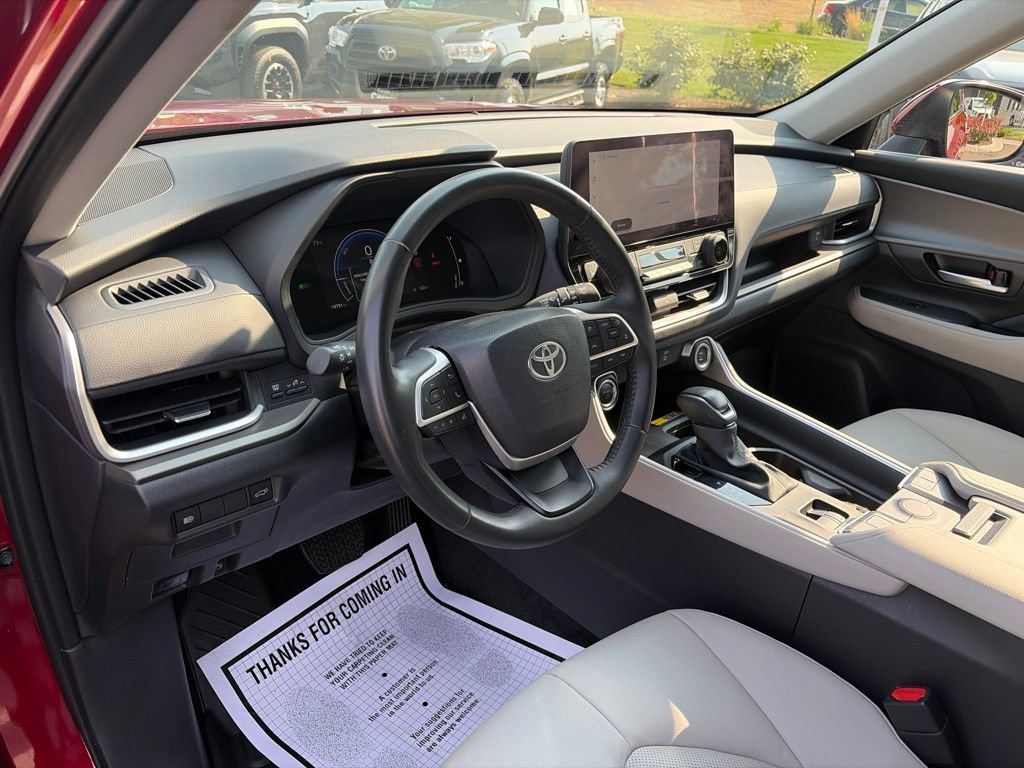 Used 2025 Toyota Grand Highlander AWD Hybrid image 27