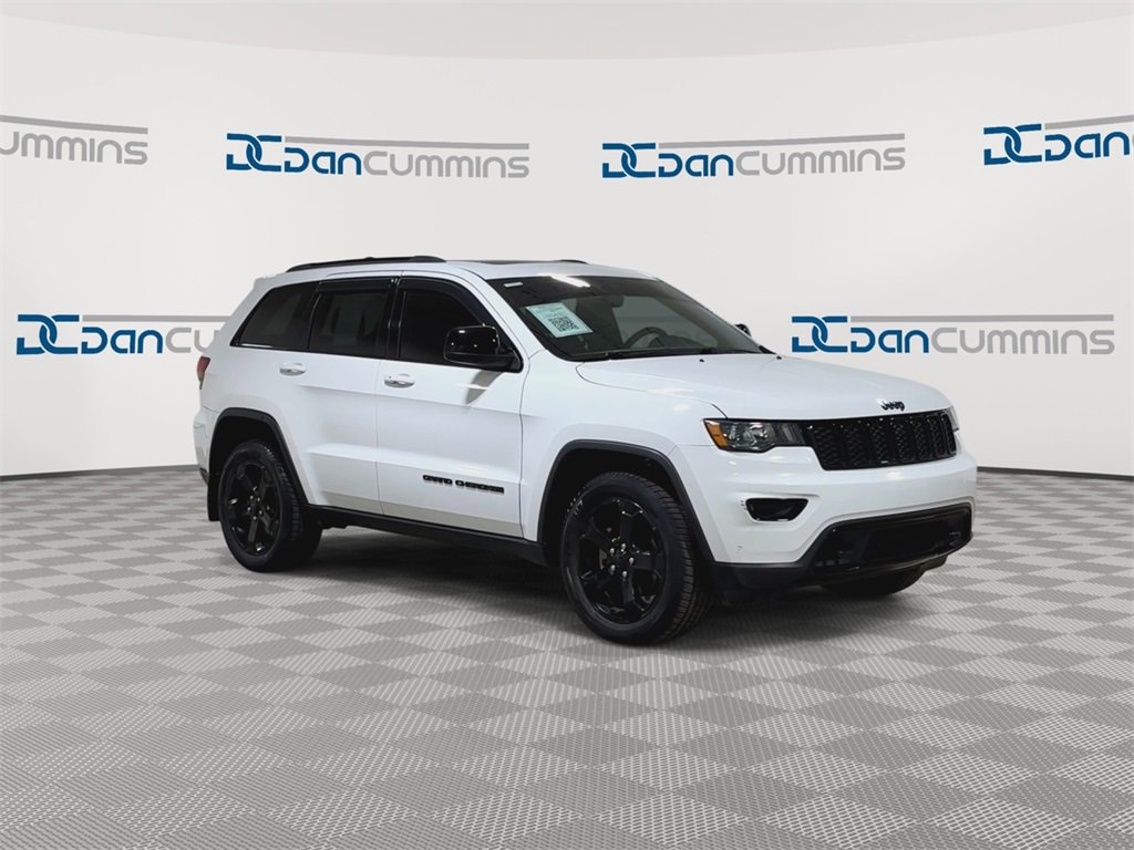 Used 2018 Jeep Grand Cherokee Laredo image 3