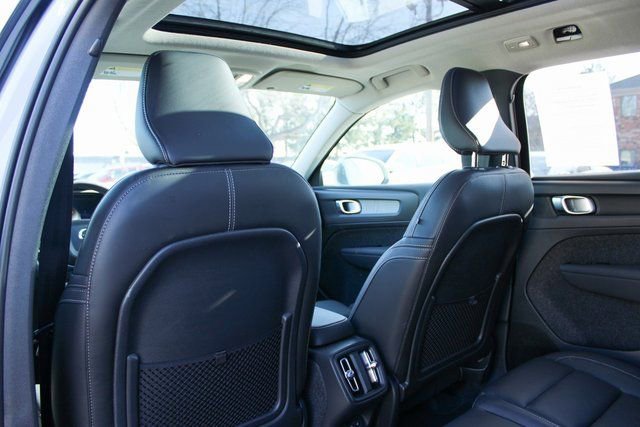 Used 2025 Volvo XC40 B5 Plus image 36