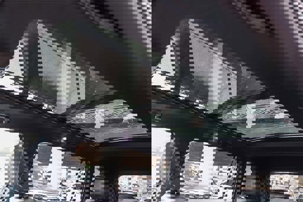 Used 2023 Volkswagen Tiguan SE R-Line image 27