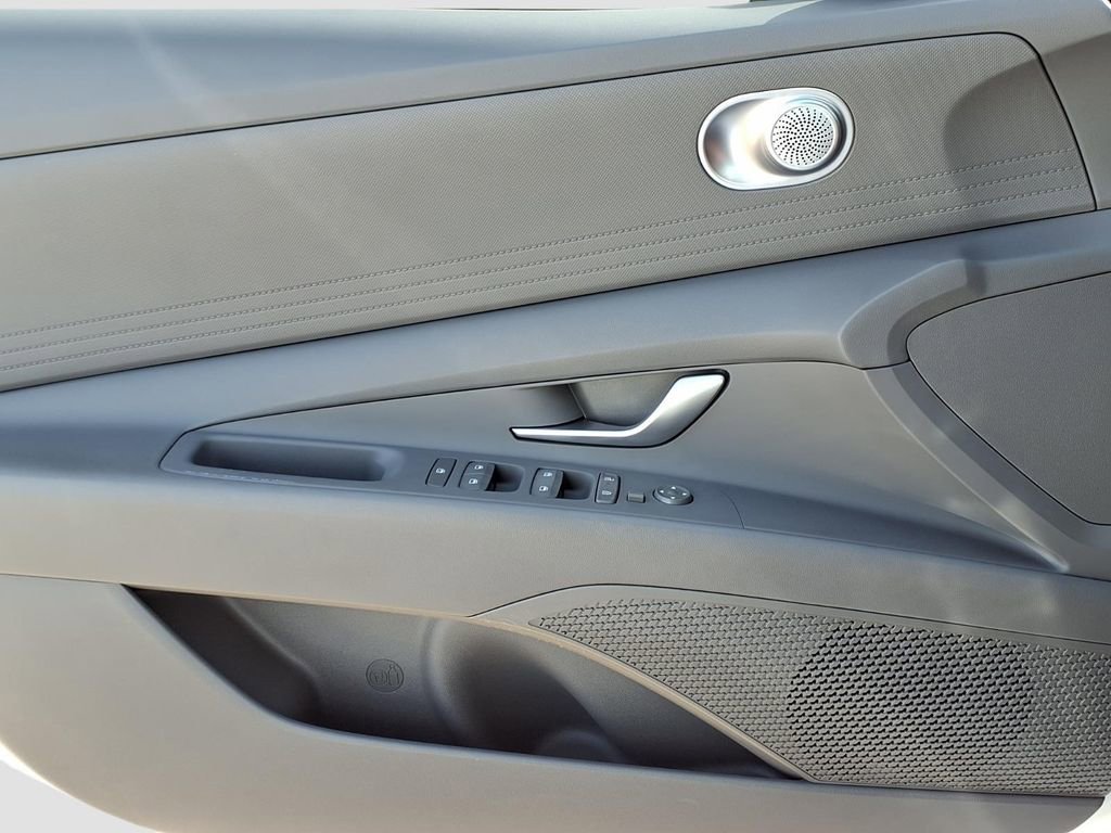 Used 2024 Hyundai Elantra SEL image 20