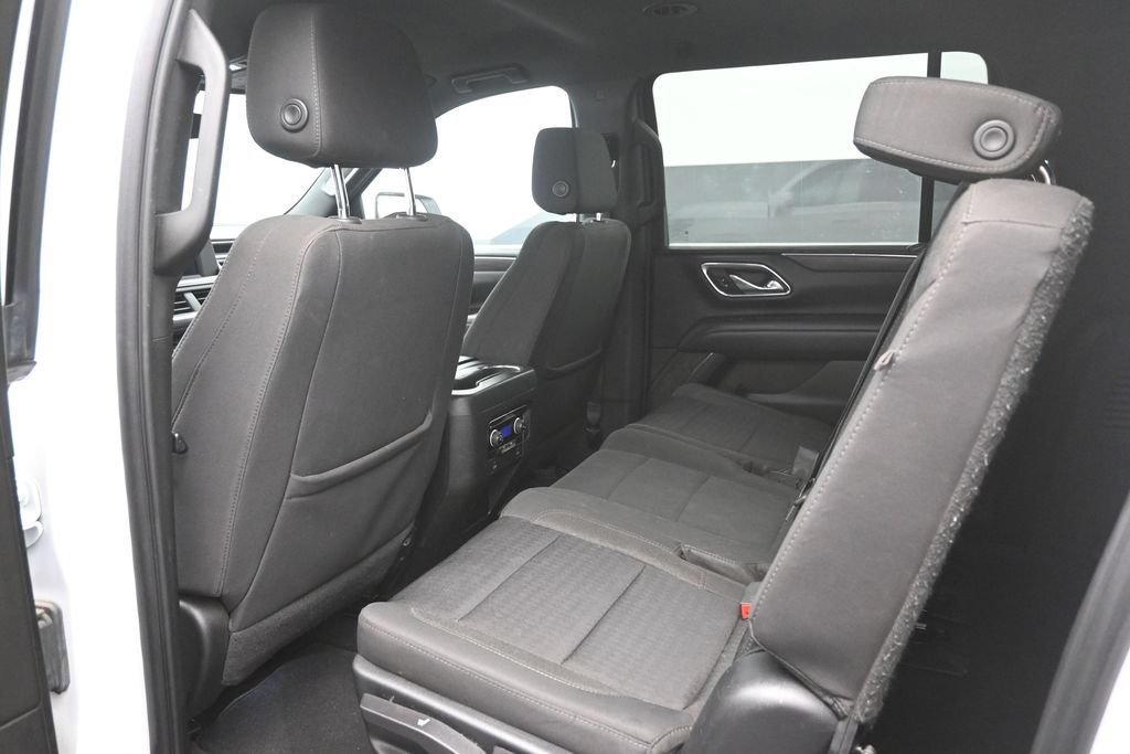 Used 2023 Chevrolet Suburban LS RWD image 2
