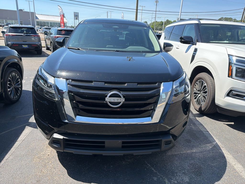 Used 2025 Nissan Pathfinder S FWD image 2