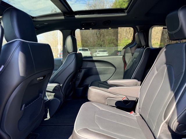 Used 2023 Chrysler Pacifica Limited w/ S Appearance Package image 25