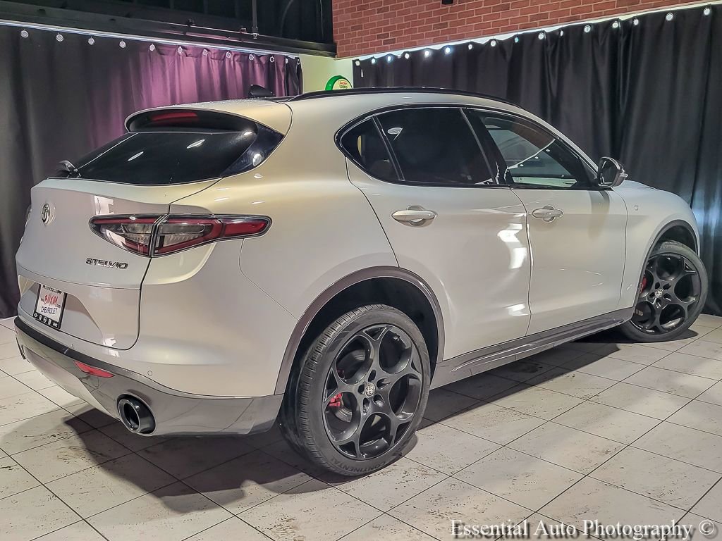 Used 2024 Alfa Romeo Stelvio Ti w/ Performance Driving Package AWD/4WD image 11