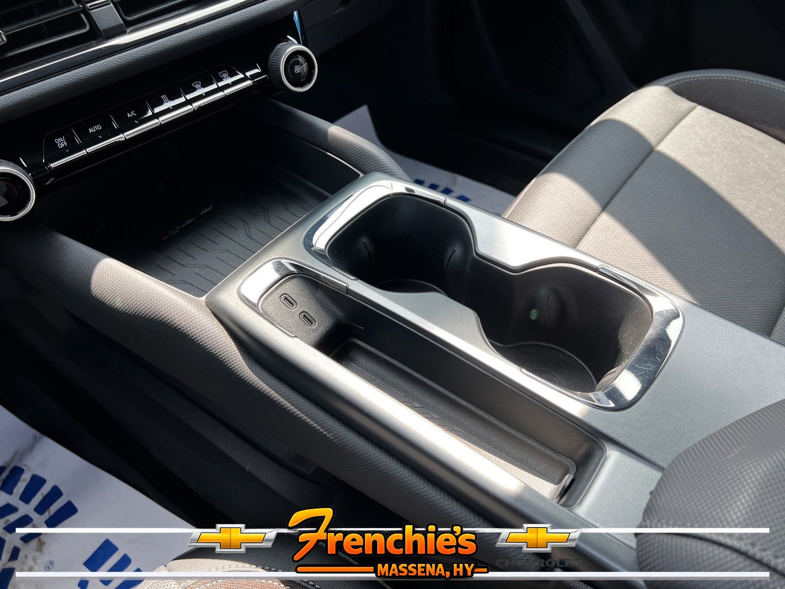 Used 2025 Chevrolet Equinox EV RS AWD/4WD image 18