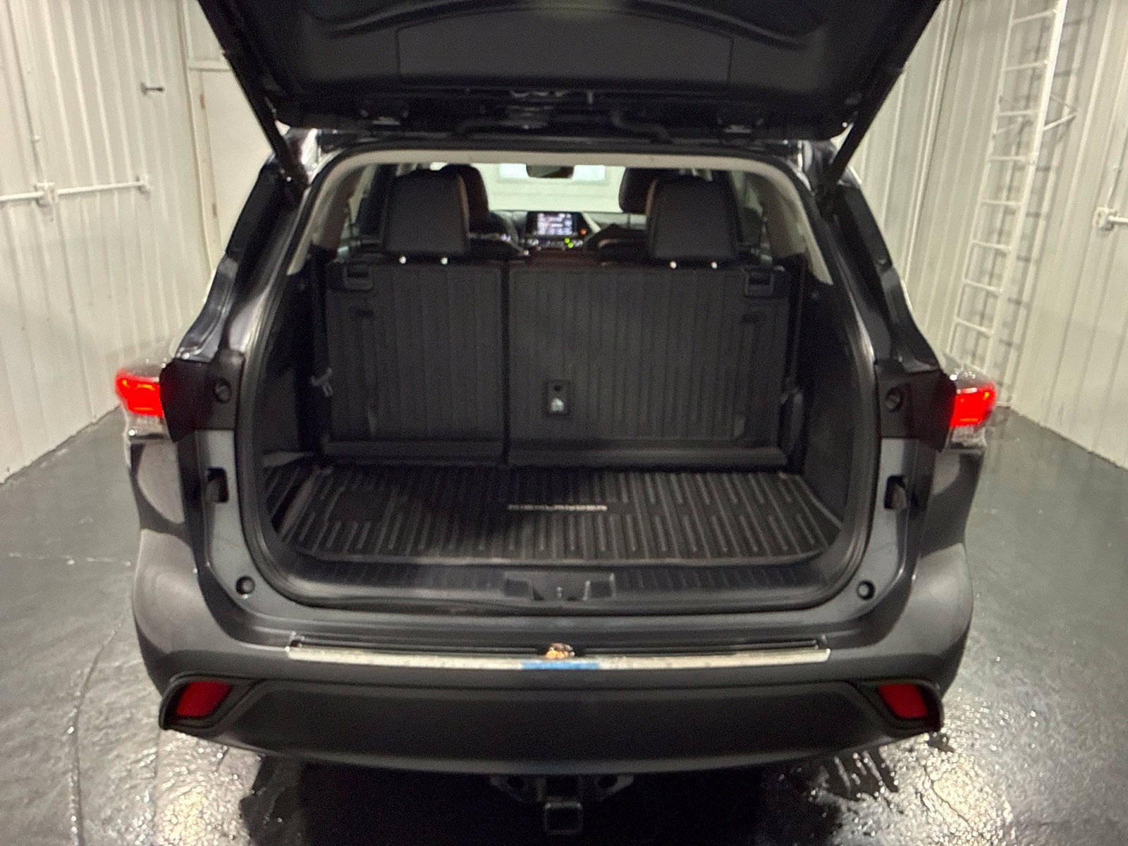 Used 2020 Toyota Highlander XLE AWD/4WD image 51