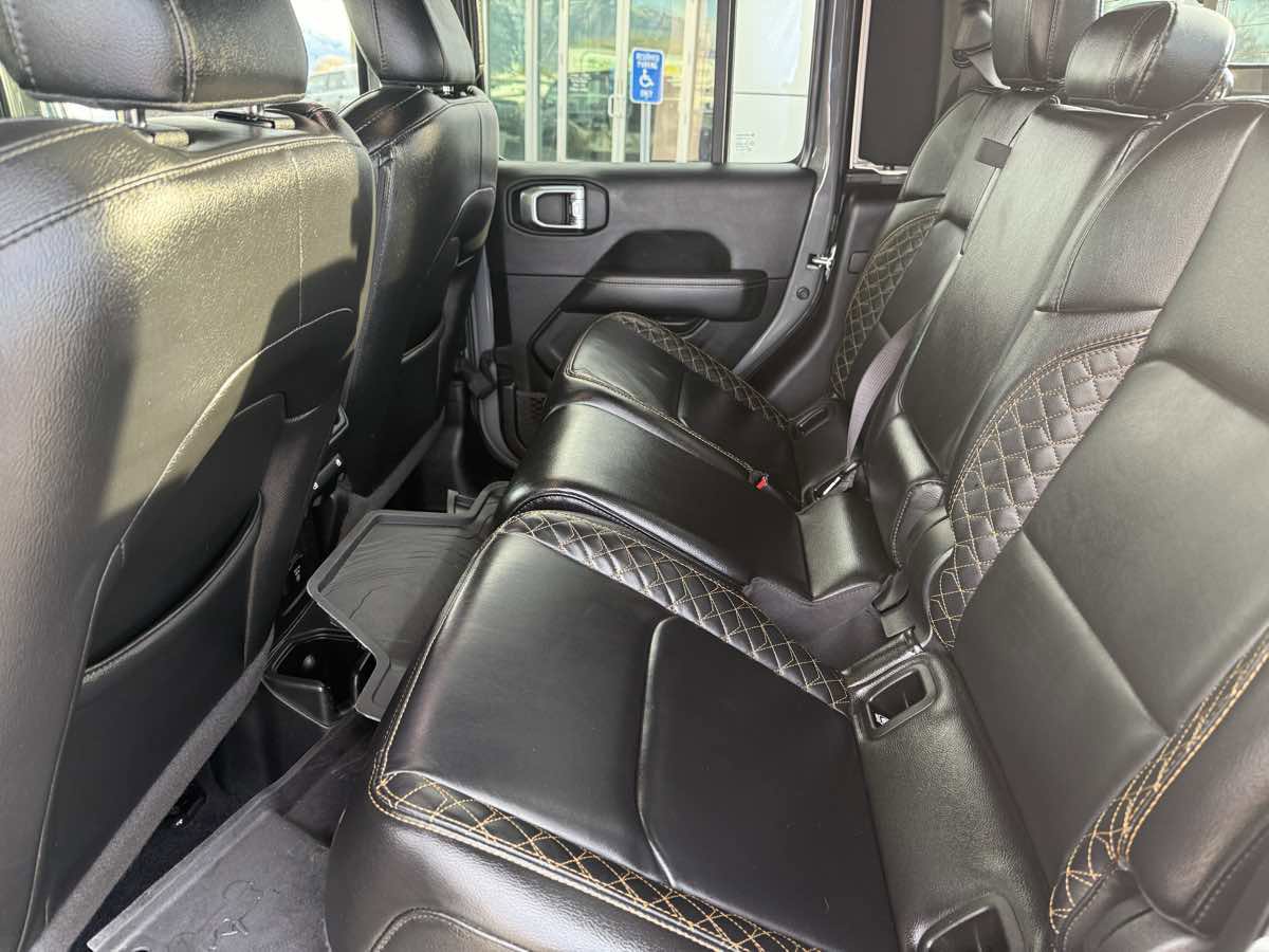 Used 2022 Jeep Gladiator Overland image 16