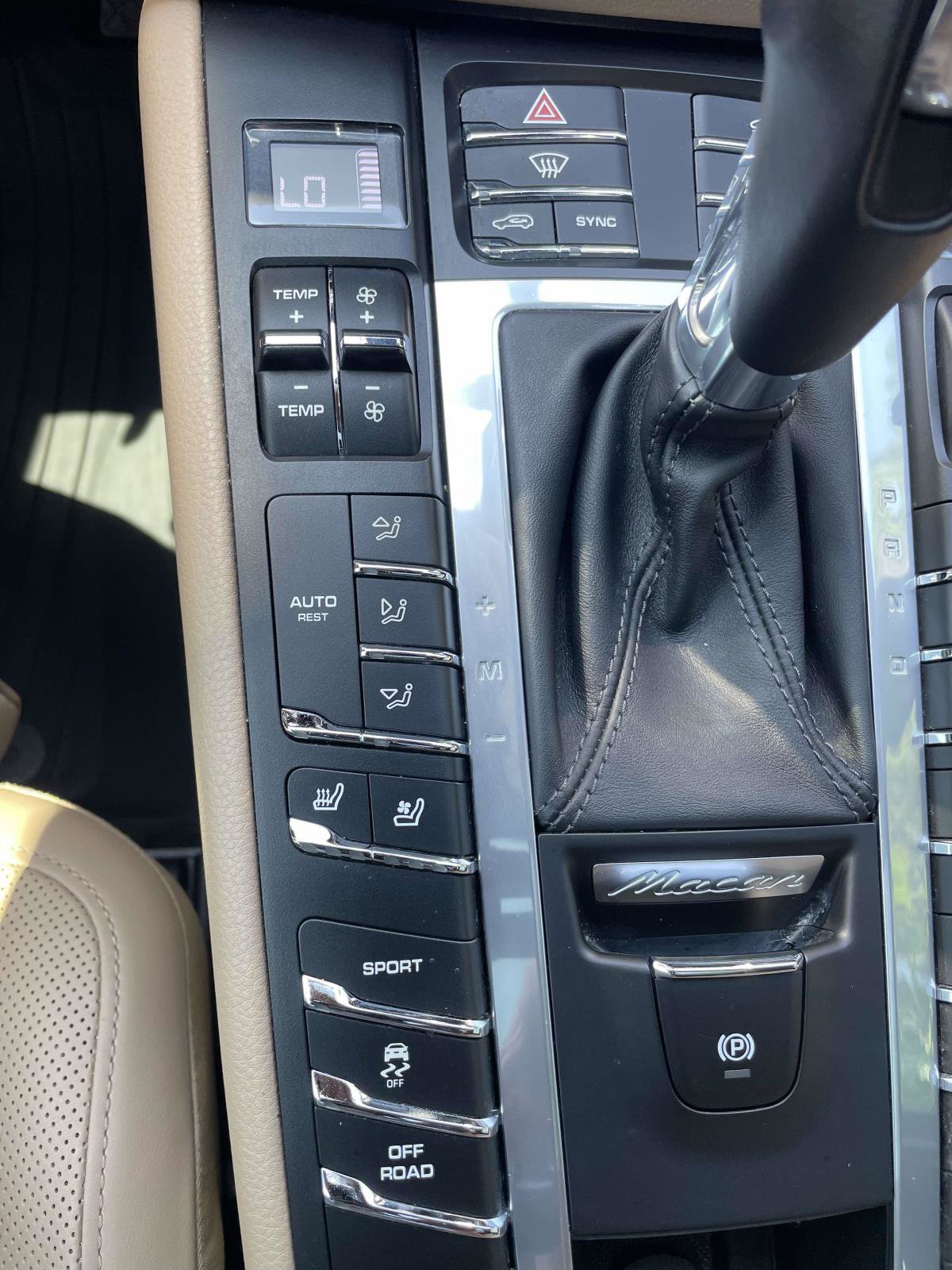 Used 2020 Porsche Macan AWD/4WD image 29