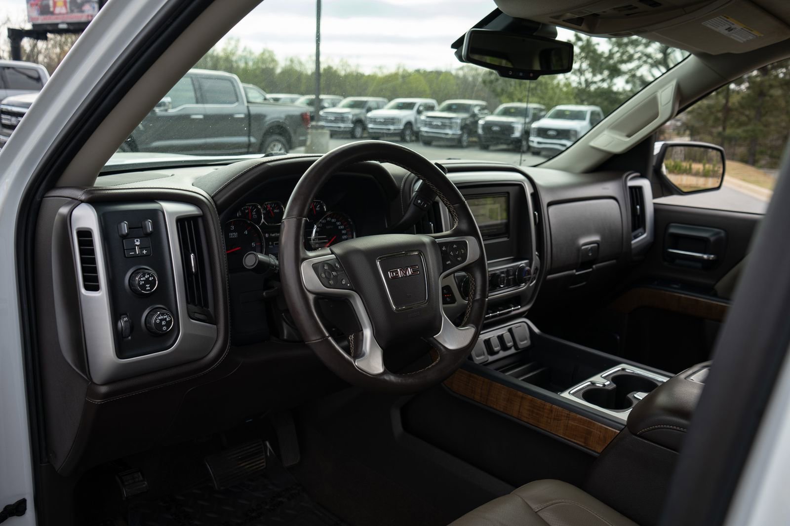 Used 2015 GMC Sierra 1500 SLT w/ Driver Alert Package AWD/4WD image 13