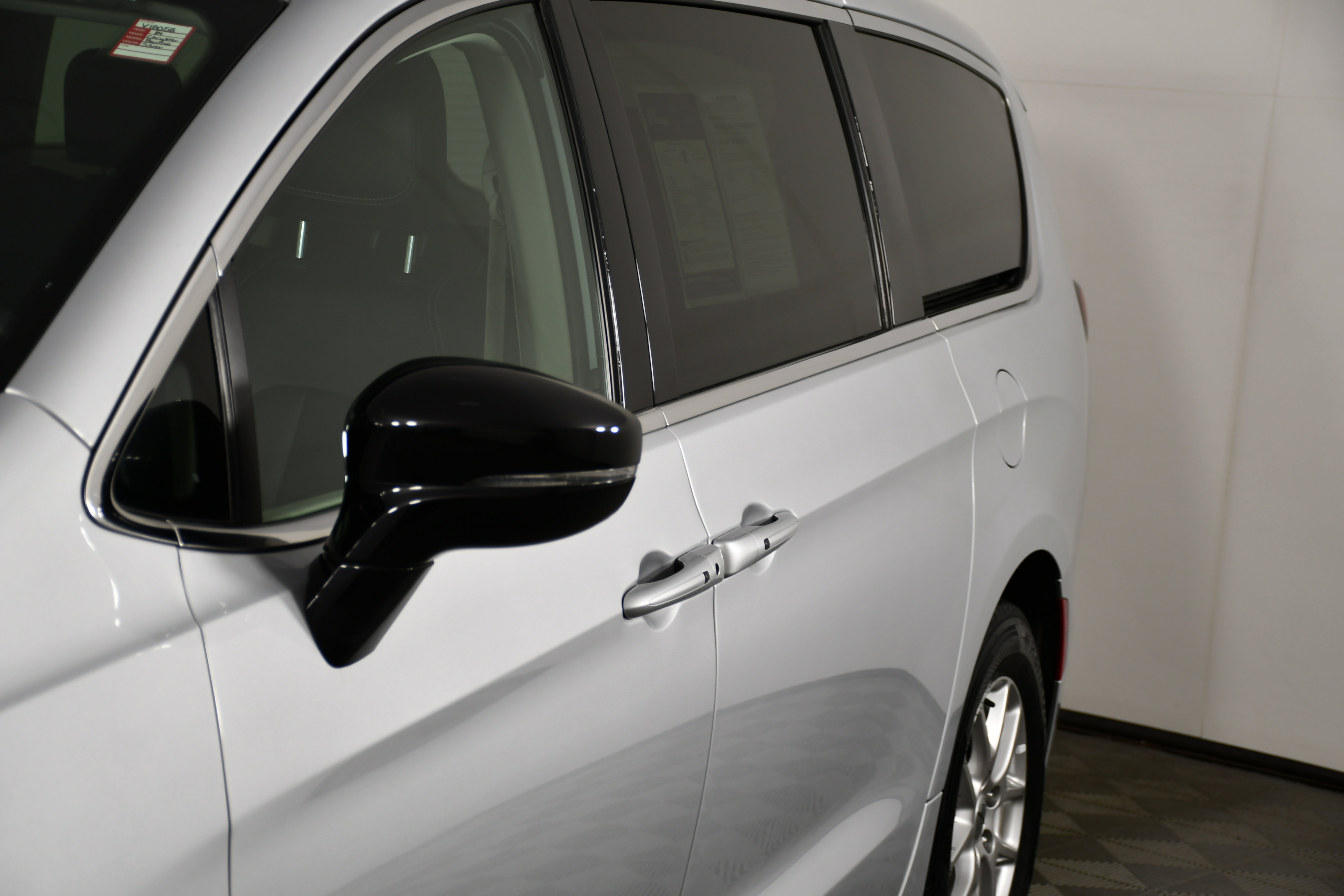 Used 2024 Chrysler Pacifica Touring-L image 13