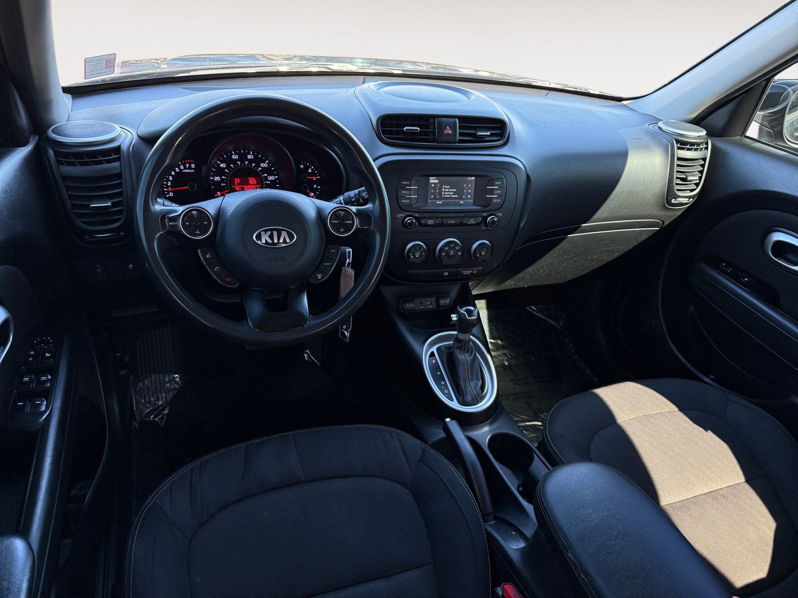 Used 2016 Kia Soul + image 15