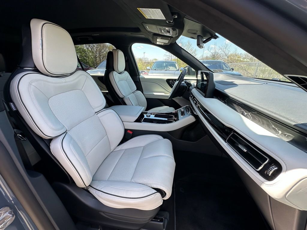 New 2026 Lincoln Aviator Black Label w/ Dynamic Handling Package AWD/4WD image 23