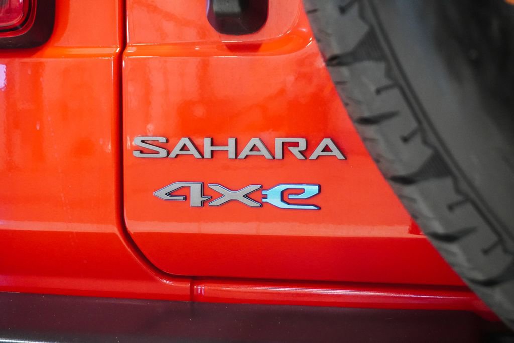 Used 2025 Jeep Wrangler Unlimited Sahara w/ Safety Group image 7