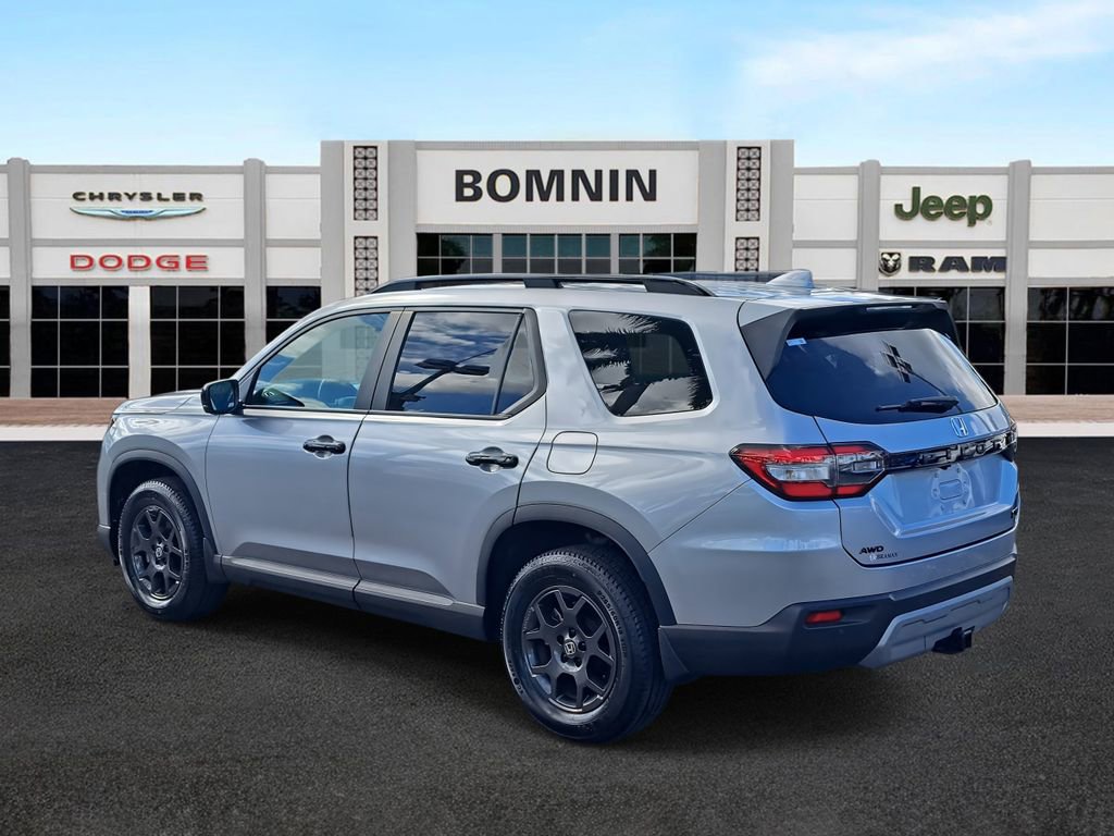 Used 2023 Honda Pilot TrailSport image 4