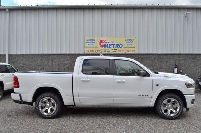 New 2026 RAM 1500 4x4 Crew Cab image 9