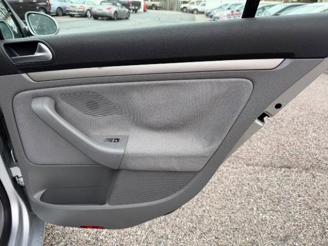 Used 2008 Volkswagen Rabbit S image 28