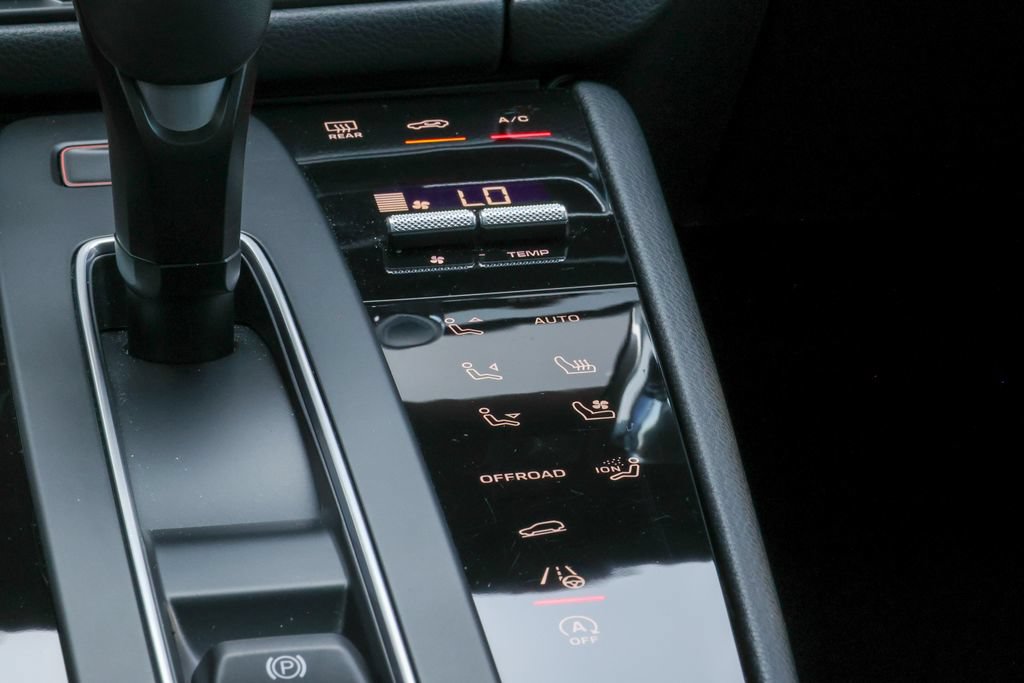 Certified 2026 Porsche Macan AWD/4WD image 46