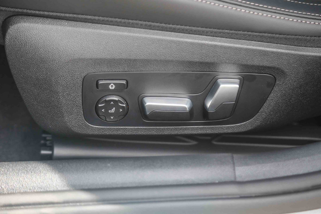 Used 2026 BMW 840i RWD image 18