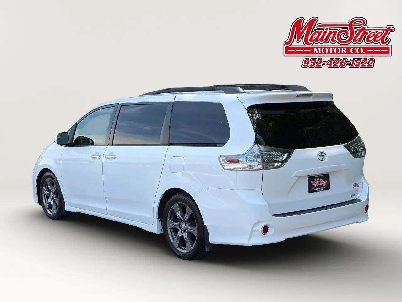 Used 2017 Toyota Sienna SE Premium FWD image 5