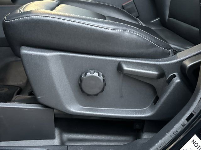 Used 2025 Ford Bronco Badlands image 11