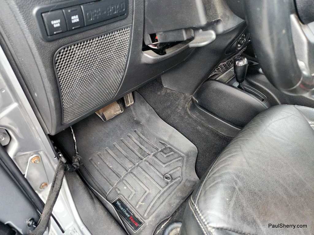 Used 2013 Jeep Wrangler Unlimited Rubicon w/ Connectivity Group image 27