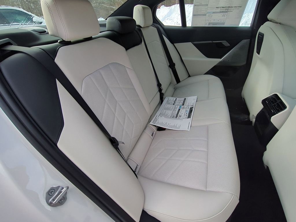 New 2026 BMW 550e xDrive w/ Executive Package image 26