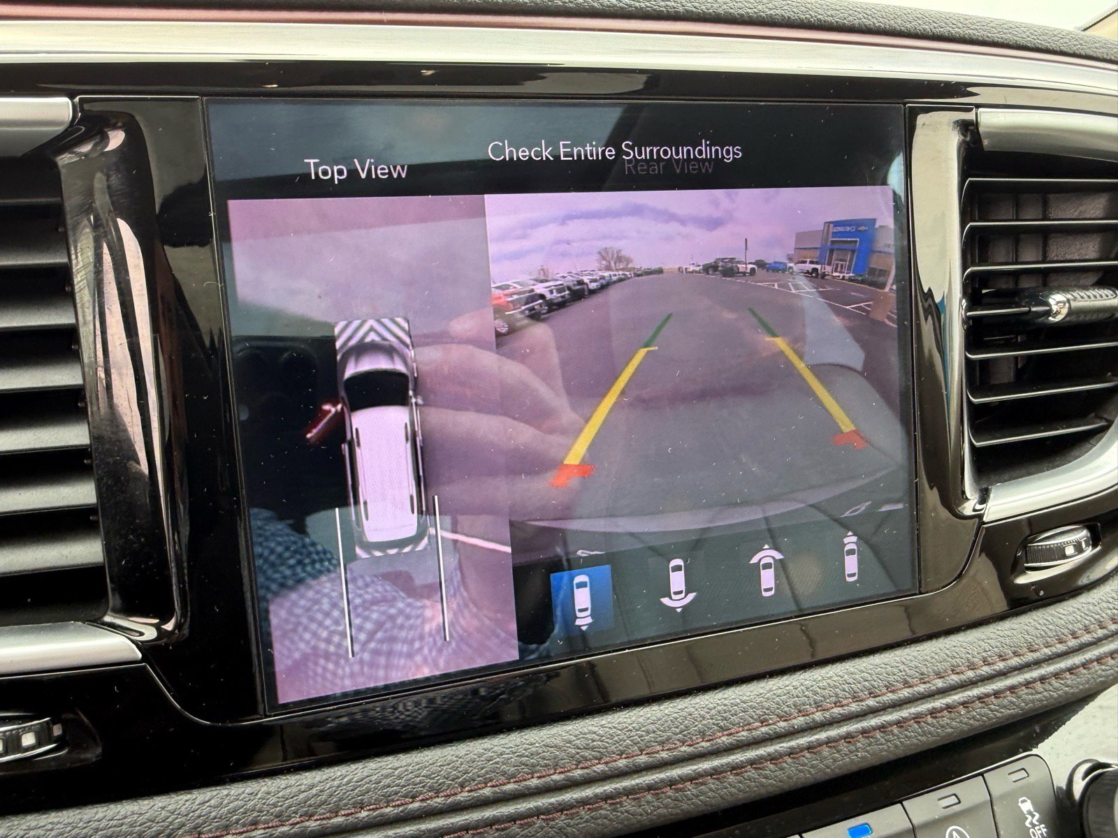 Used 2020 Chrysler Pacifica Limited w/ Advanced Safetytec Group FWD image 26