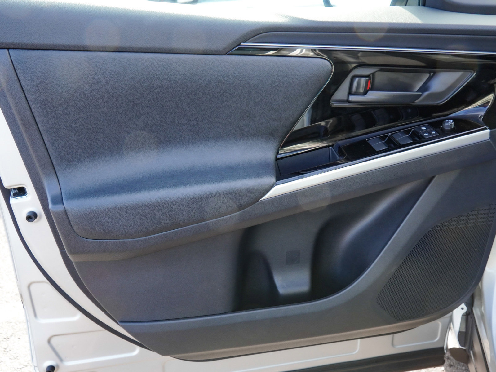 Used 2025 Toyota bZ4X AWD image 10