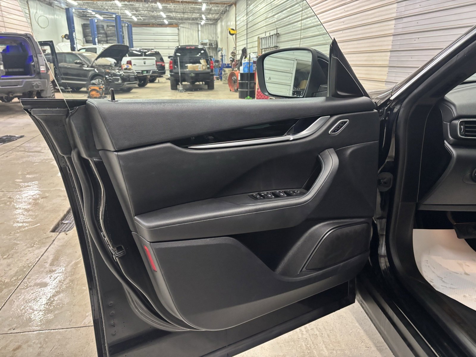 Used 2018 Maserati Levante image 7