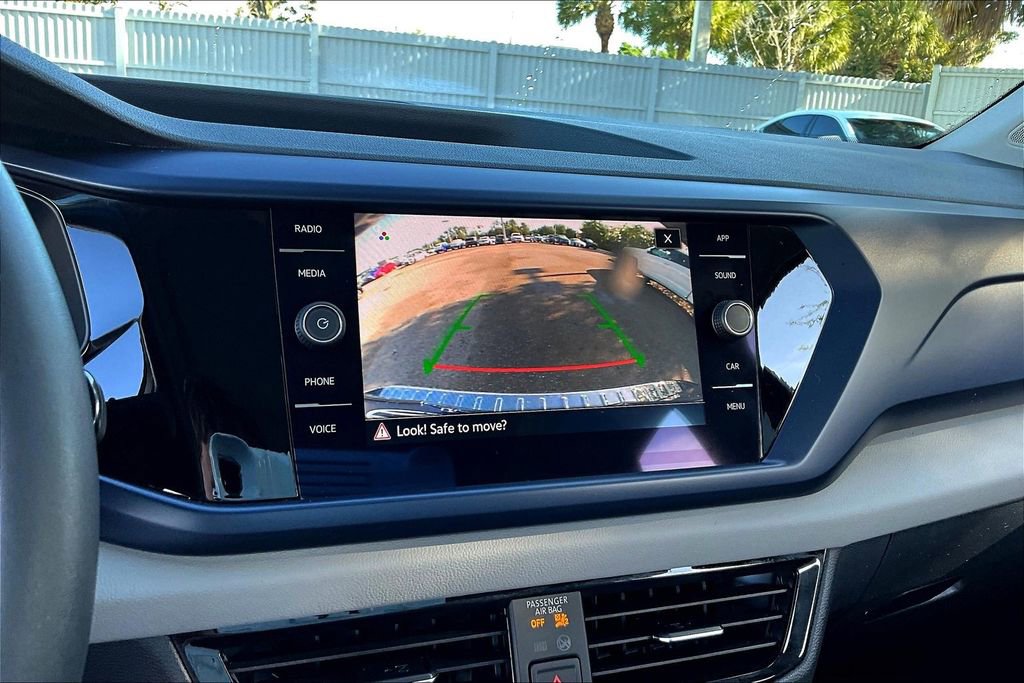 Certified 2023 Volkswagen Taos SE w/ Panoramic Sunroof Package image 27