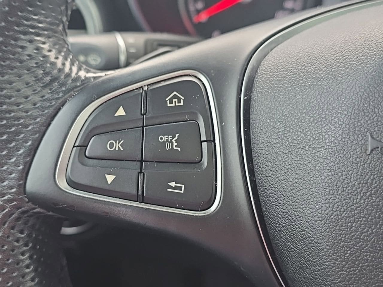 Used 2018 Mercedes-Benz GLC 300 4MATIC image 21
