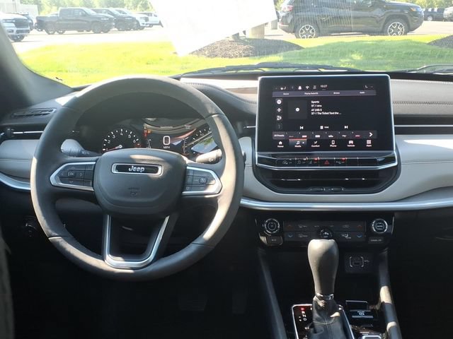 Used 2025 Jeep Compass Limited AWD/4WD image 10