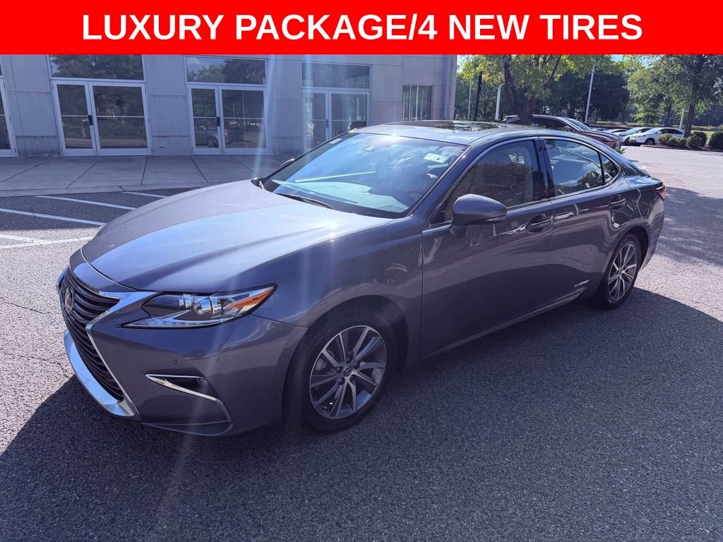 Used 2018 Lexus ES 300h w/ Luxury Package FWD image 3