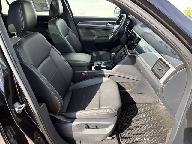 Used 2023 Volkswagen Atlas Cross Sport SEL R-Line AWD/4WD image 27