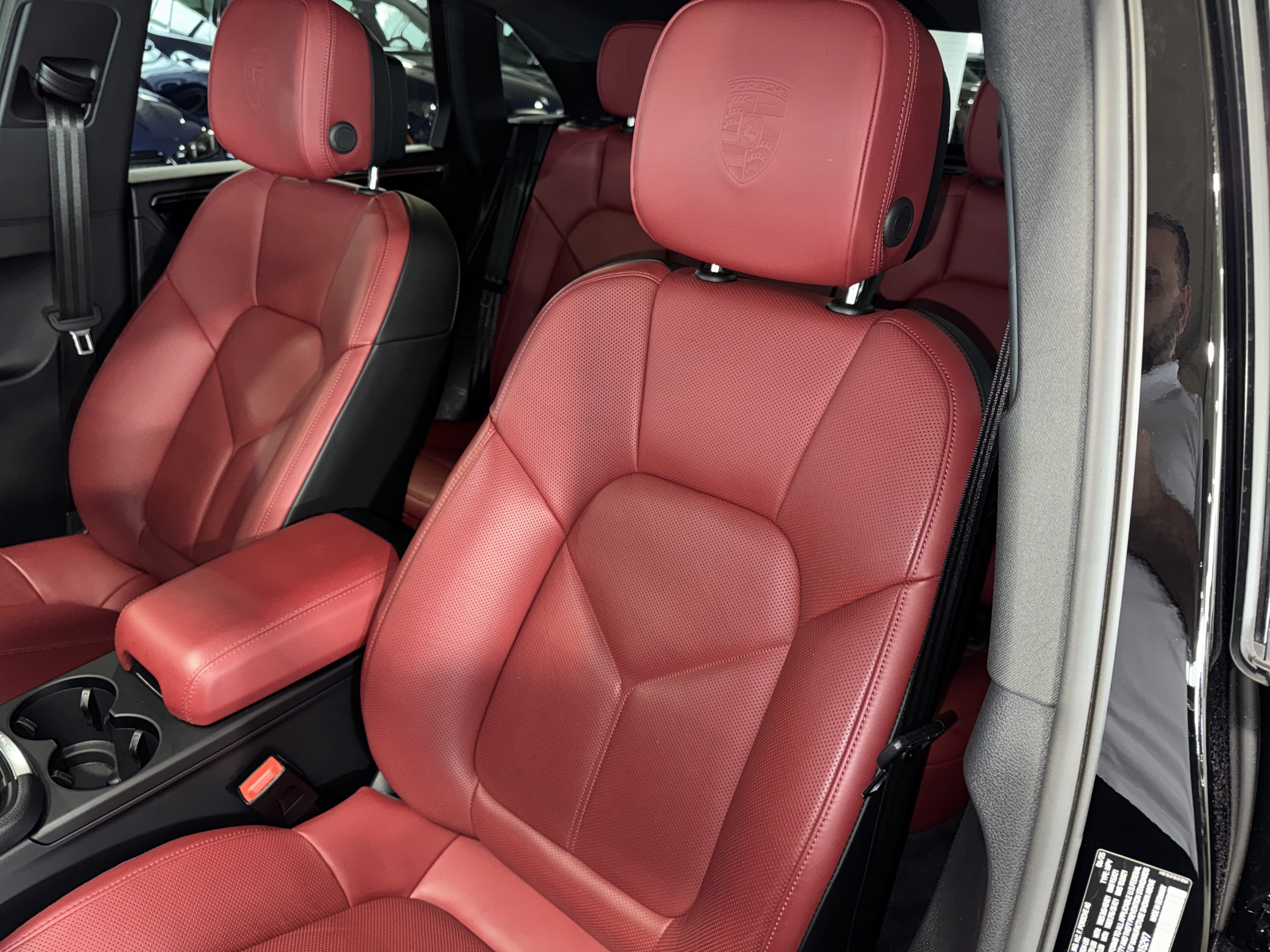 Used 2025 Porsche Macan AWD/4WD image 35