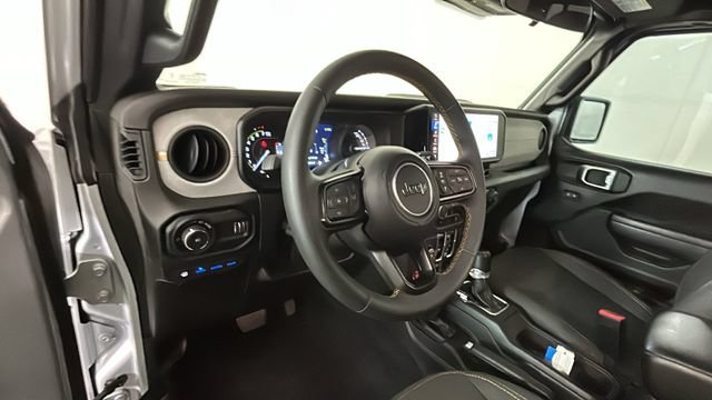 Used 2024 Jeep Wrangler Unlimited AWD/4WD image 12