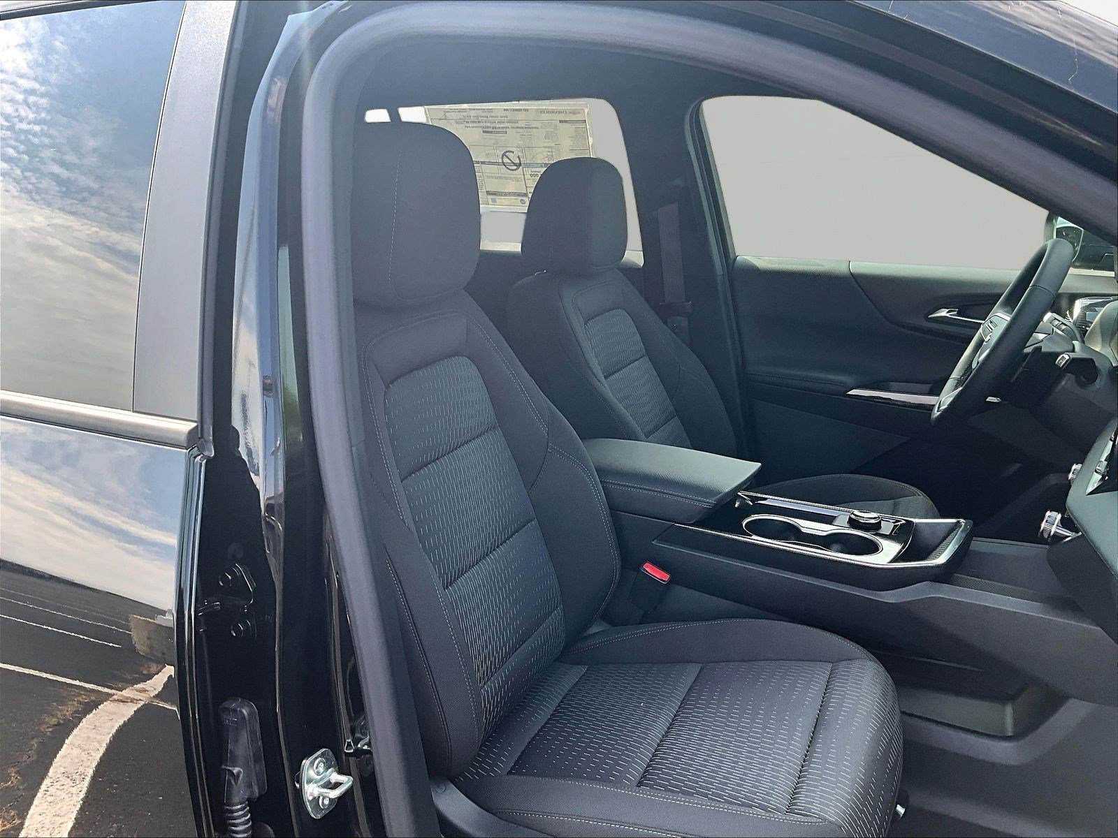 New 2027 Chevrolet Equinox LT w/ Safety and Technology Package AWD/4WD image 19