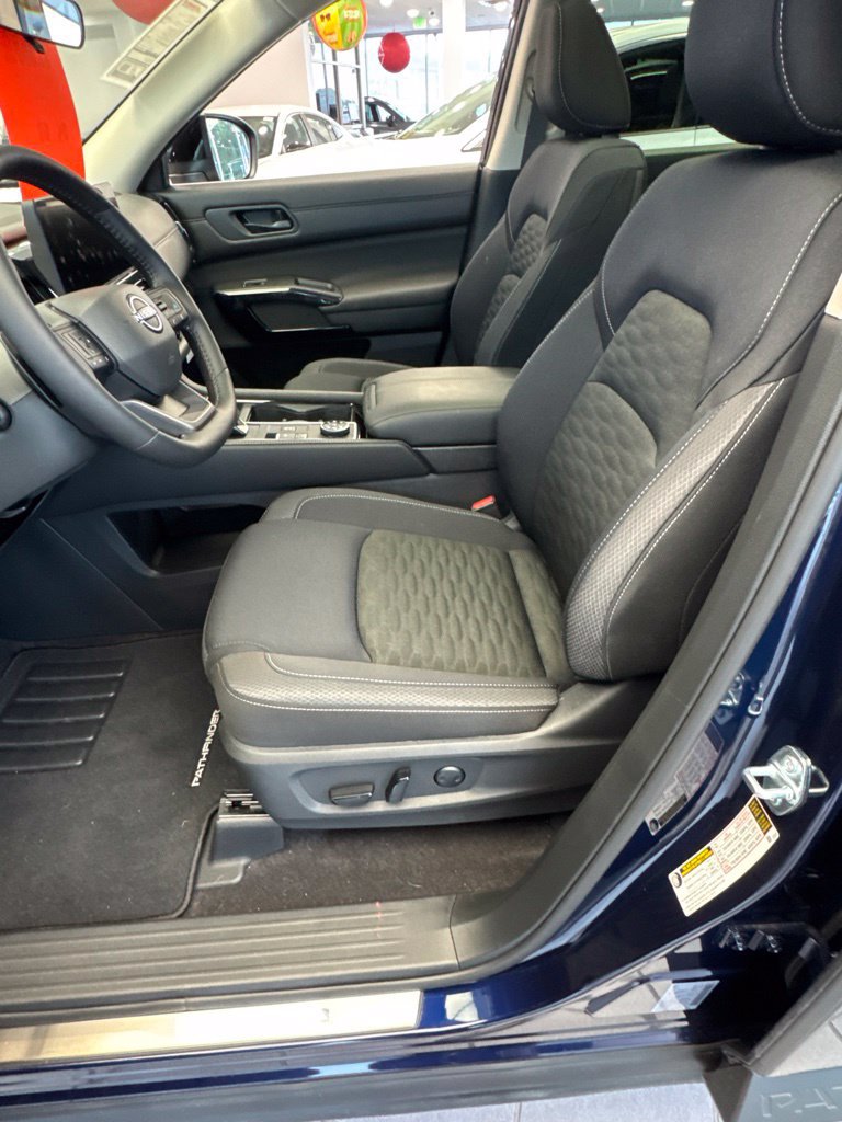 New 2026 Nissan Pathfinder SV w/ SV Premium Package AWD/4WD image 7