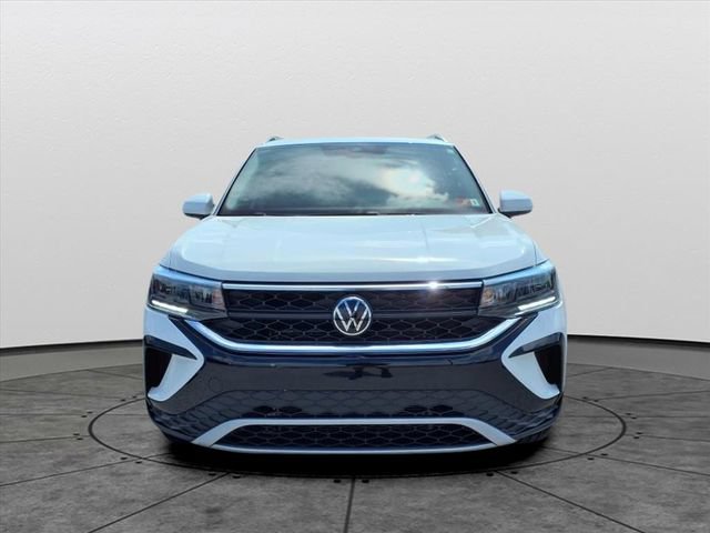 Used 2023 Volkswagen Taos SE w/ Black Wheel Package AWD/4WD image 2