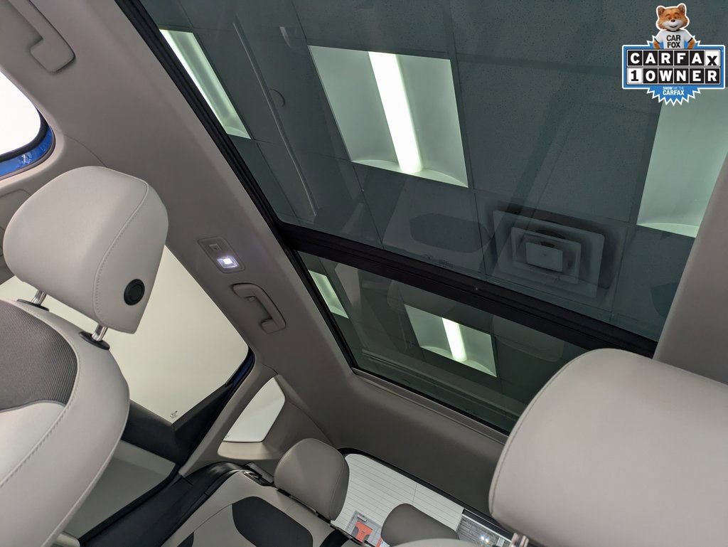 Used 2025 Volkswagen Taos SE w/ Panoramic Sunroof Package AWD/4WD image 25